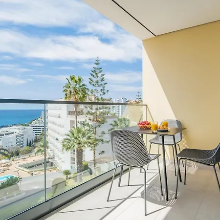 With Ocean View And Parking Apartmán
