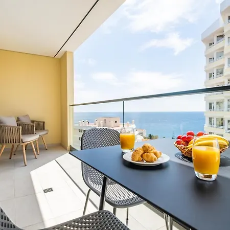 With Ocean View And Parking شقة فونشال