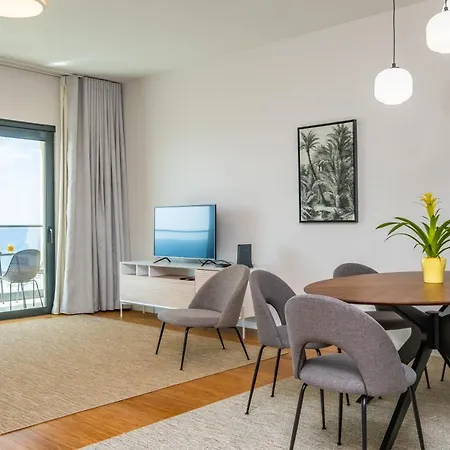 With Ocean View And Parking Apartament