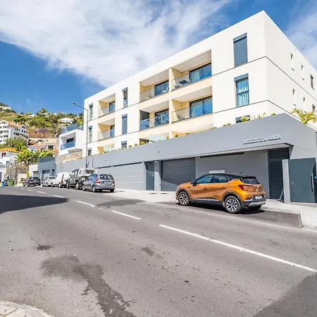 With Ocean View And Parking Apartament Funchal (Madeira)